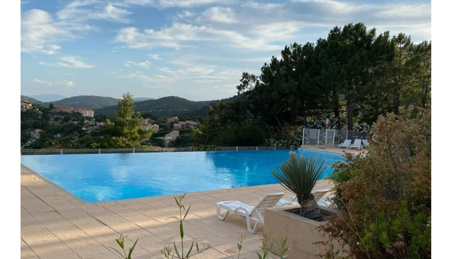 Le Ptit Paradis, Piscine - Tennis Les Issambres