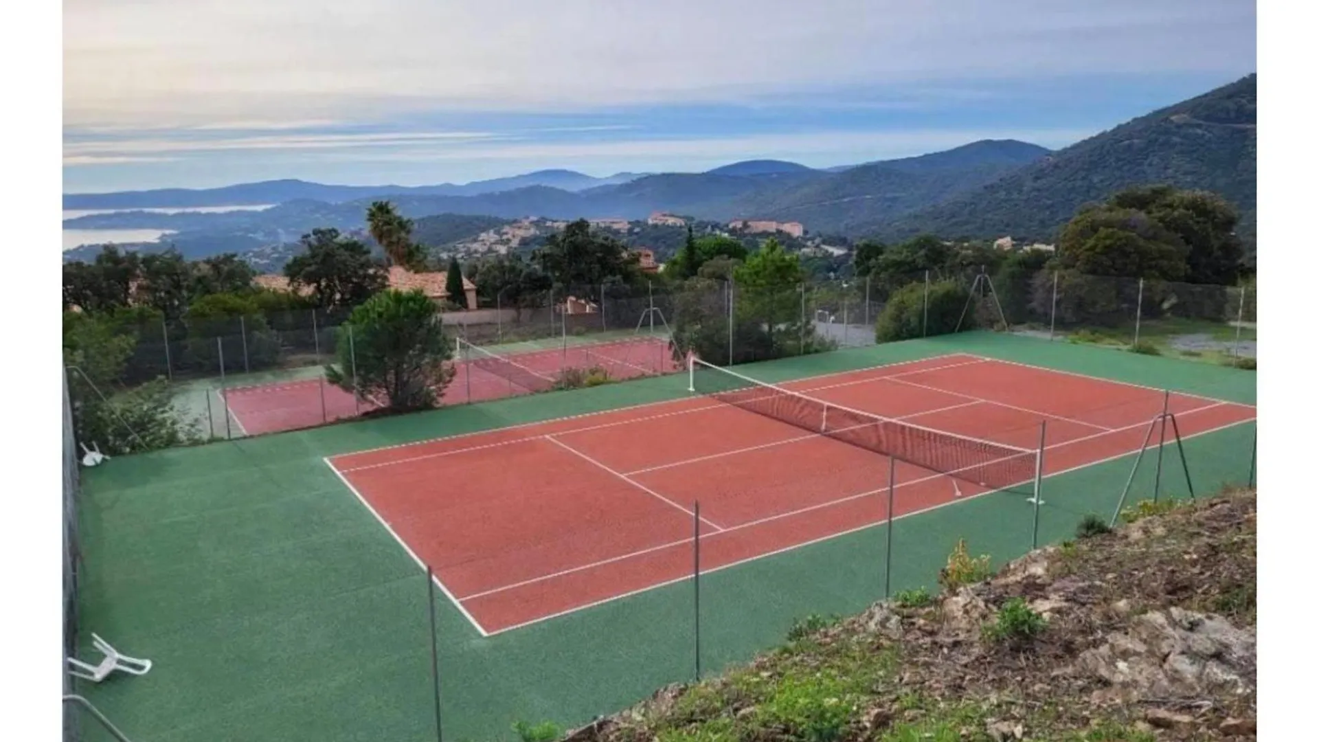 Le Ptit Paradis, Piscine - Tennis Les Issambres France